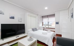 Estudio Moderno Con Parking By Cabana Rentals